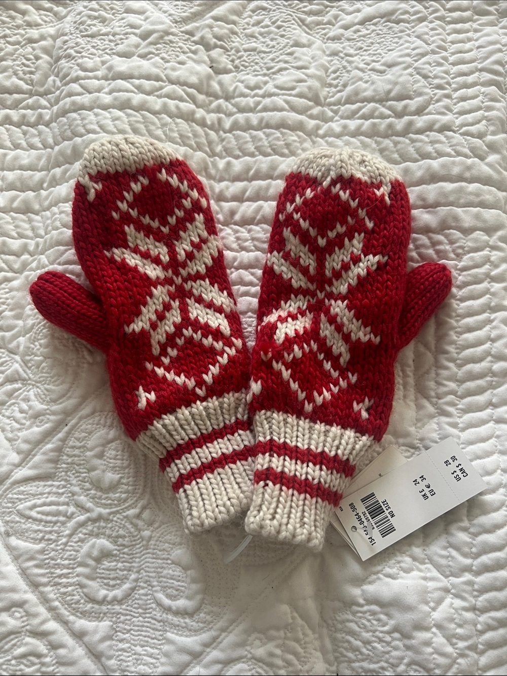 Abercrombie & Fitch Red and Cream Knit Fair Isle Mittens